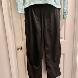 Lululemon Jogger Activewear Pants Black Women’s Size 10-12 Nylon Blend Stretch